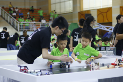 教育科技賦能，專業機器人競賽師團隊成立，引領青少年科技競技新浪潮